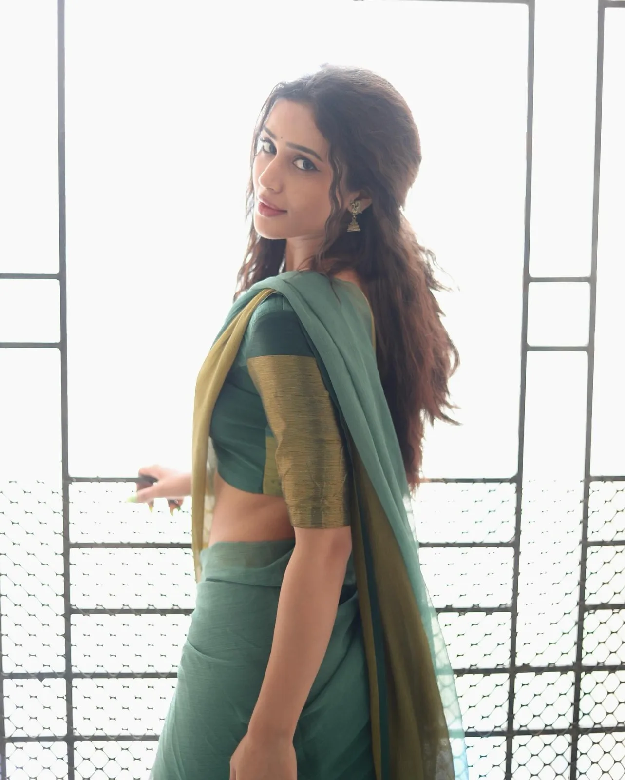 Ready To Wear Soft Chiffon Saree With Stitched Blouse With Zari Border - Image 3