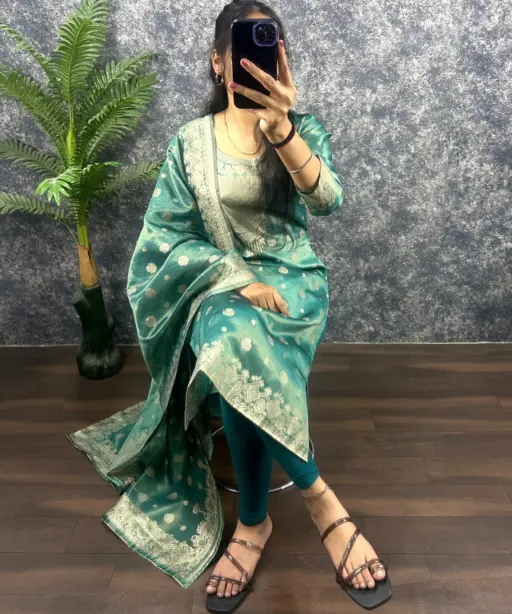 Fashionable Banarasi Silk Kurti Dupatta