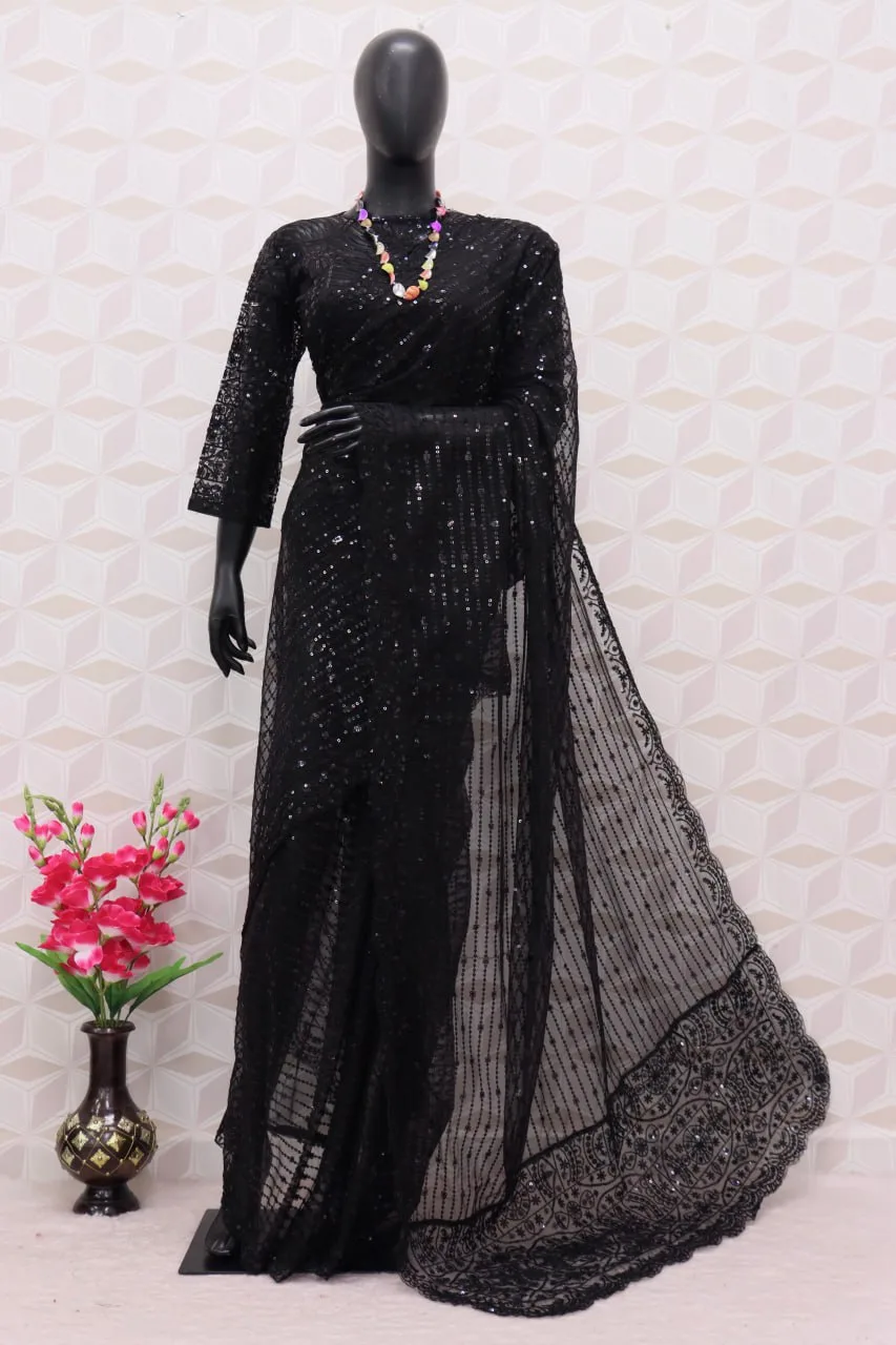 Deepika Padukone Black Saree - Image 4