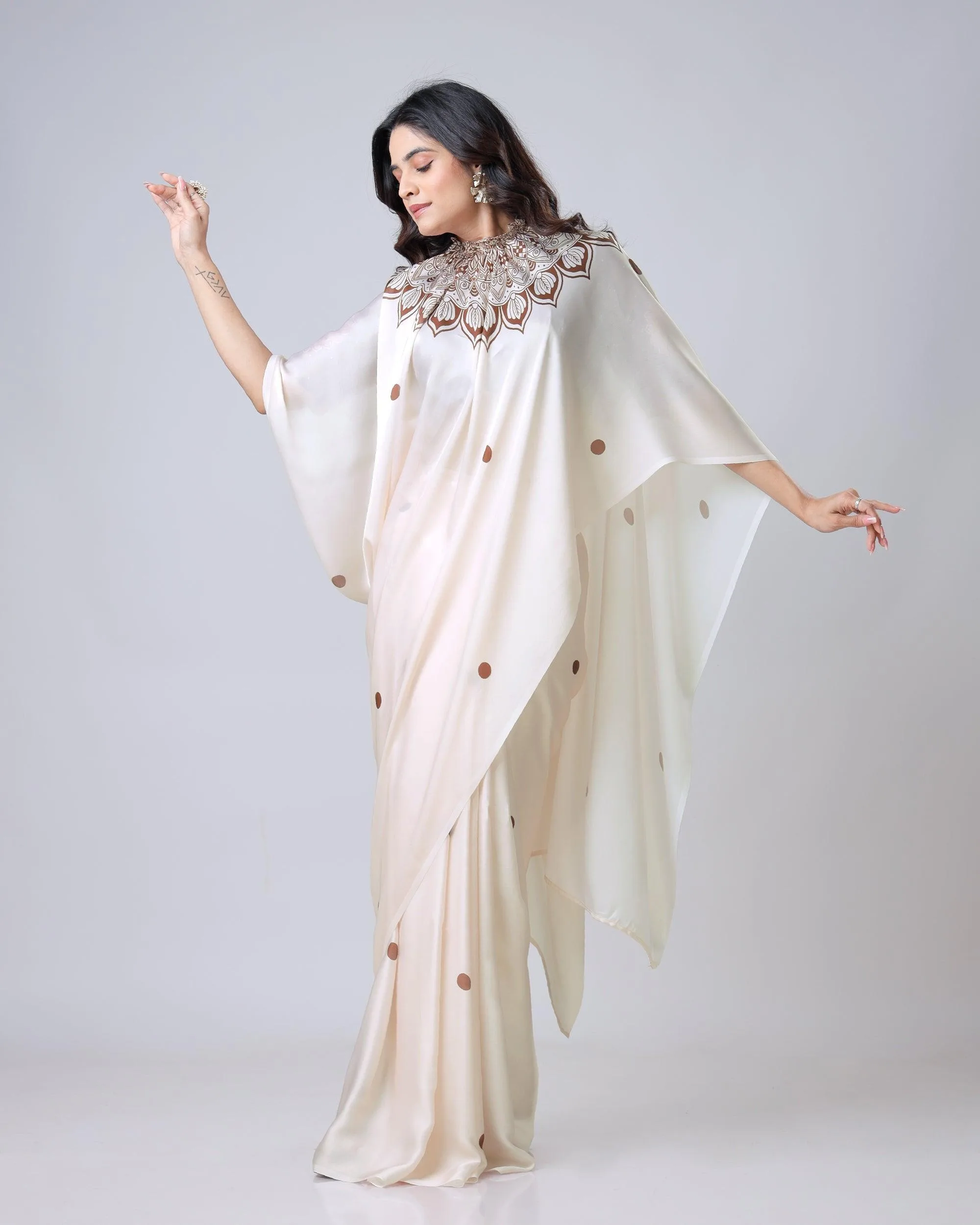 Designer Hand Free Saree With Beautiful Neck Print