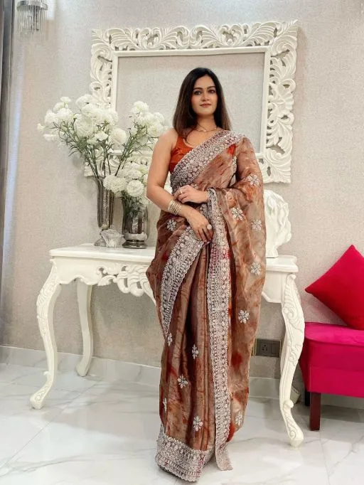 Designer Sprea Print Saree with Border - Image 9