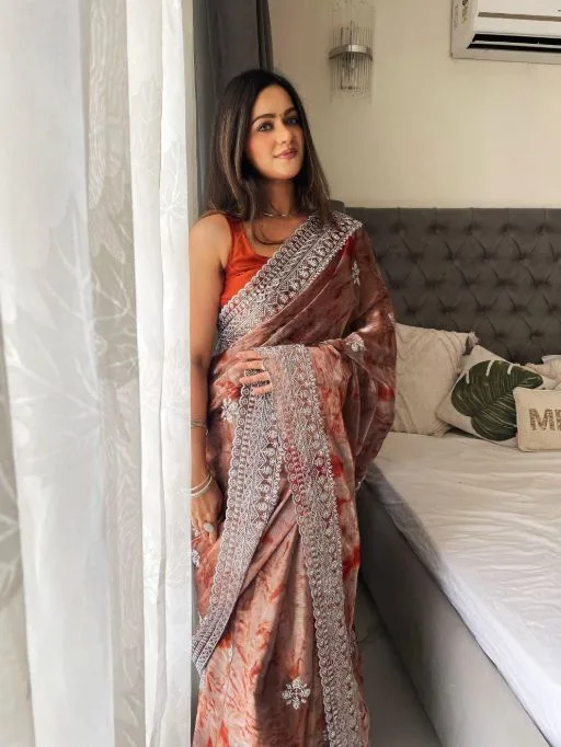 Designer Sprea Print Saree with Border - Image 10