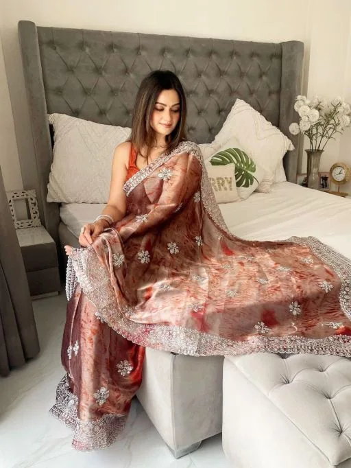 Designer Sprea Print Saree with Border - Image 11
