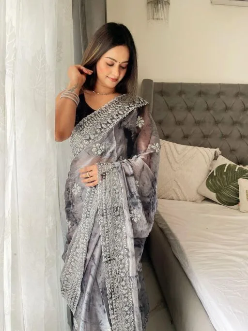 Designer Sprea Print Saree with Border - Image 12