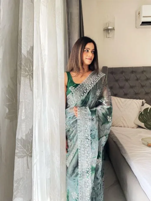 Designer Sprea Print Saree with Border - Image 3