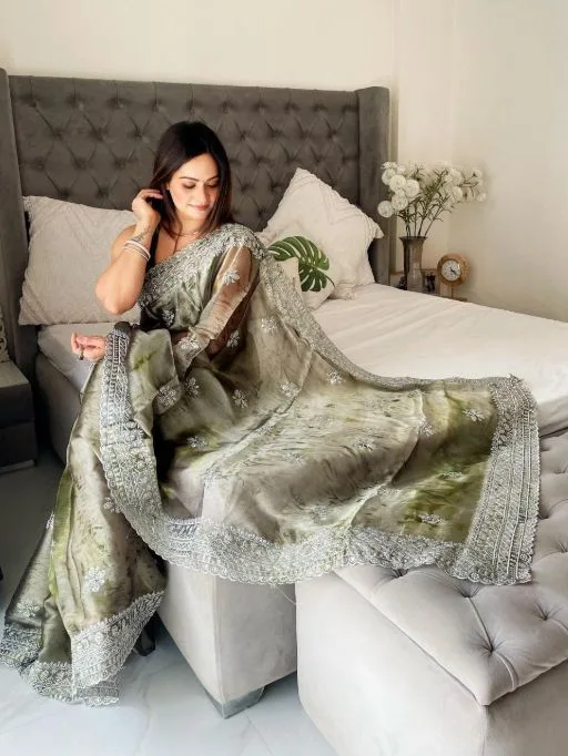 Designer Sprea Print Saree with Border - Image 5