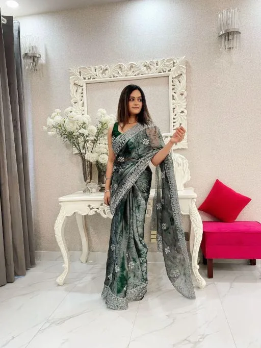 Designer Sprea Print Saree with Border - Image 6
