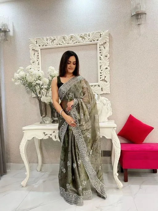 Designer Sprea Print Saree with Border - Image 7