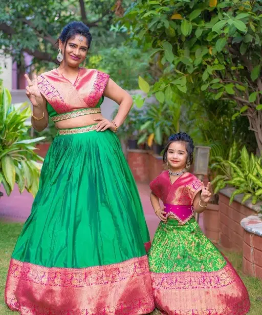 Buy Mom and Daughter Combo Lehenga Choli Set (6)