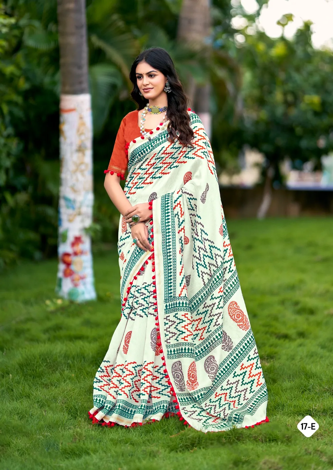 Mul Mul Cotton Saree with Unique Pattern - Image 9