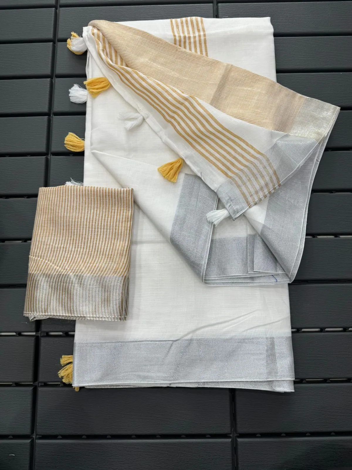 Handwoven Manipuri Cotton Saree under 500