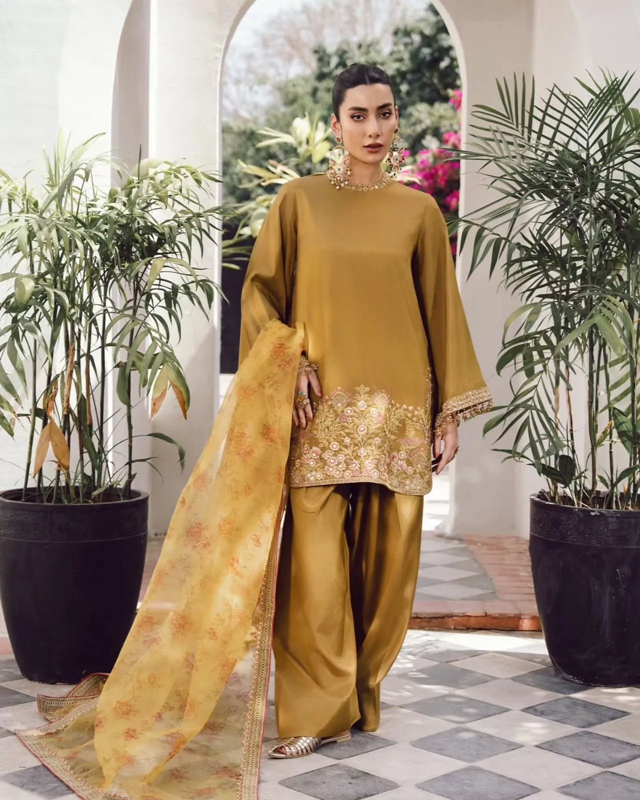 Trending Pakistani Suit Farsi Salwar