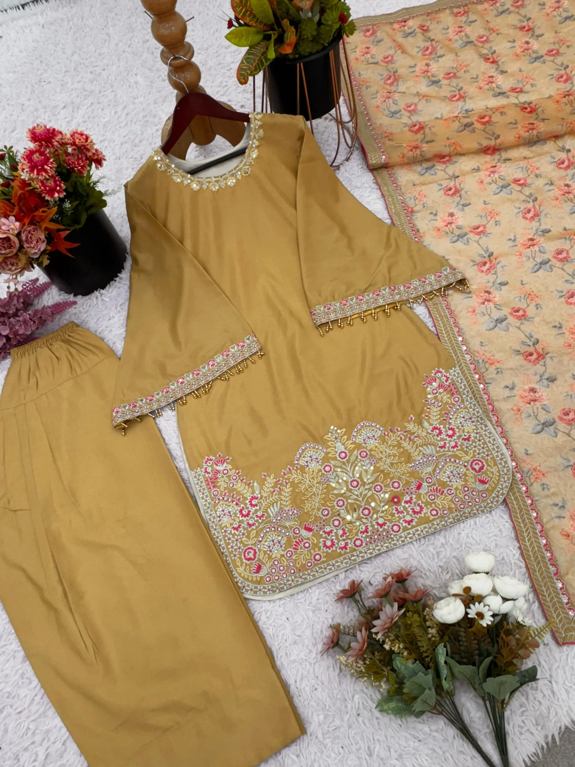 Trending Pakistani Suit Farsi Salwar - Image 2