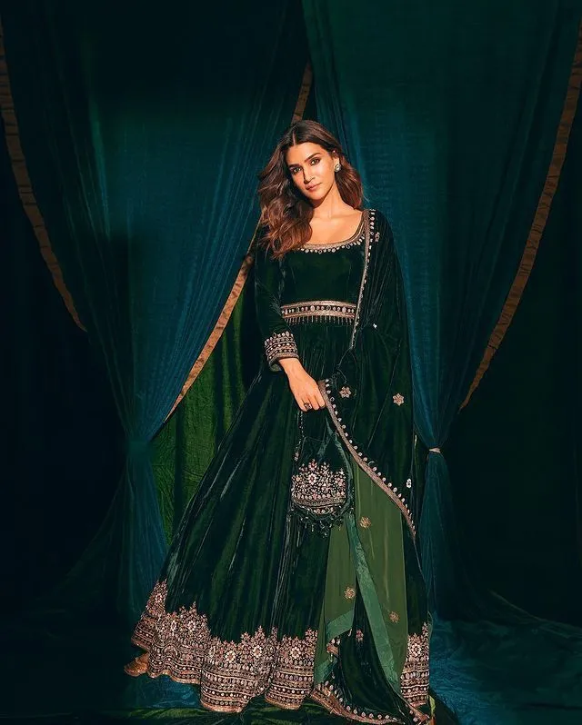 Kriti Sanon Inspired Velvet Anarkali Suit - Image 5