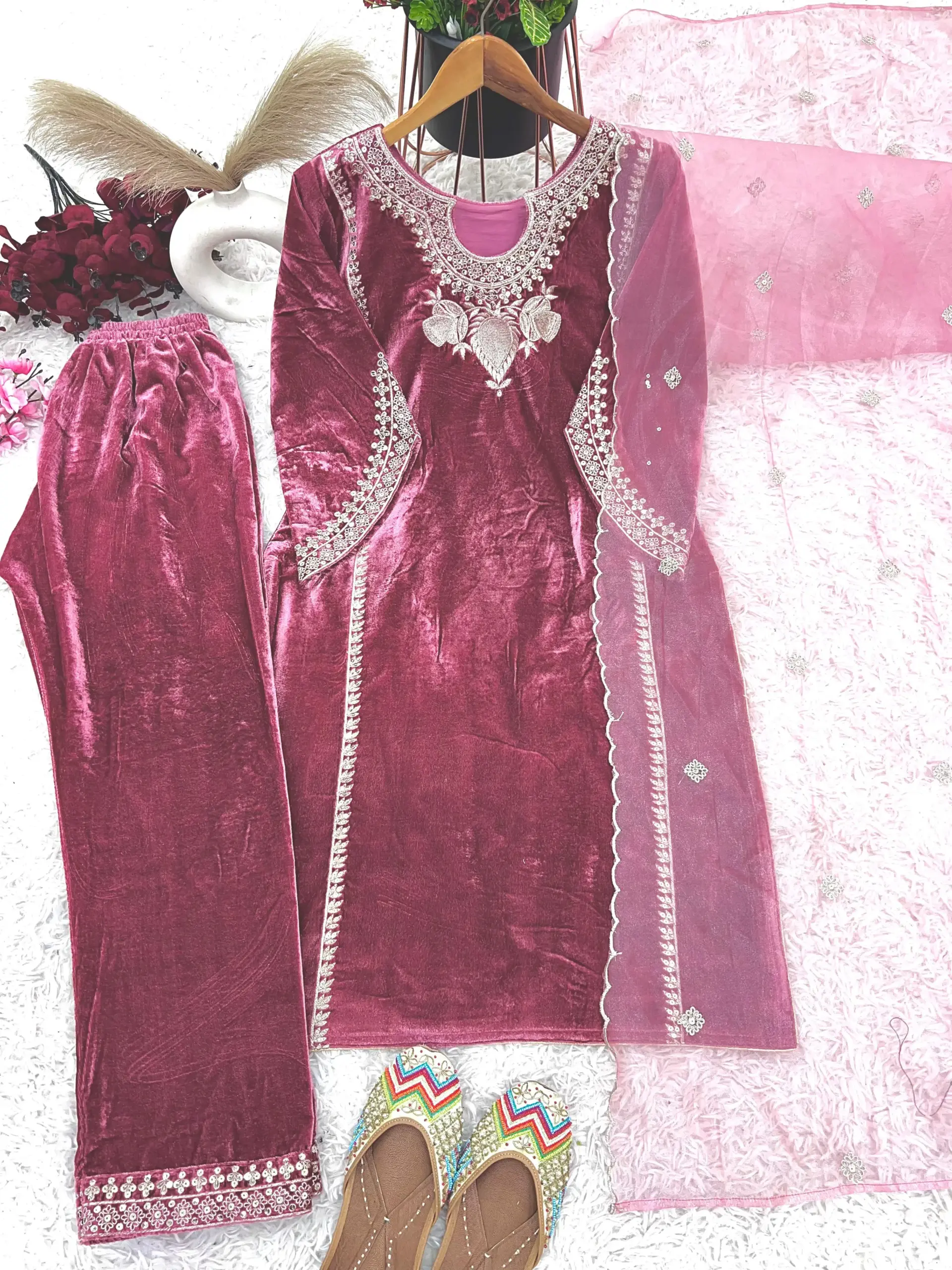 Pink Embroidery Winter Velvet Suit for Wedding - Image 4