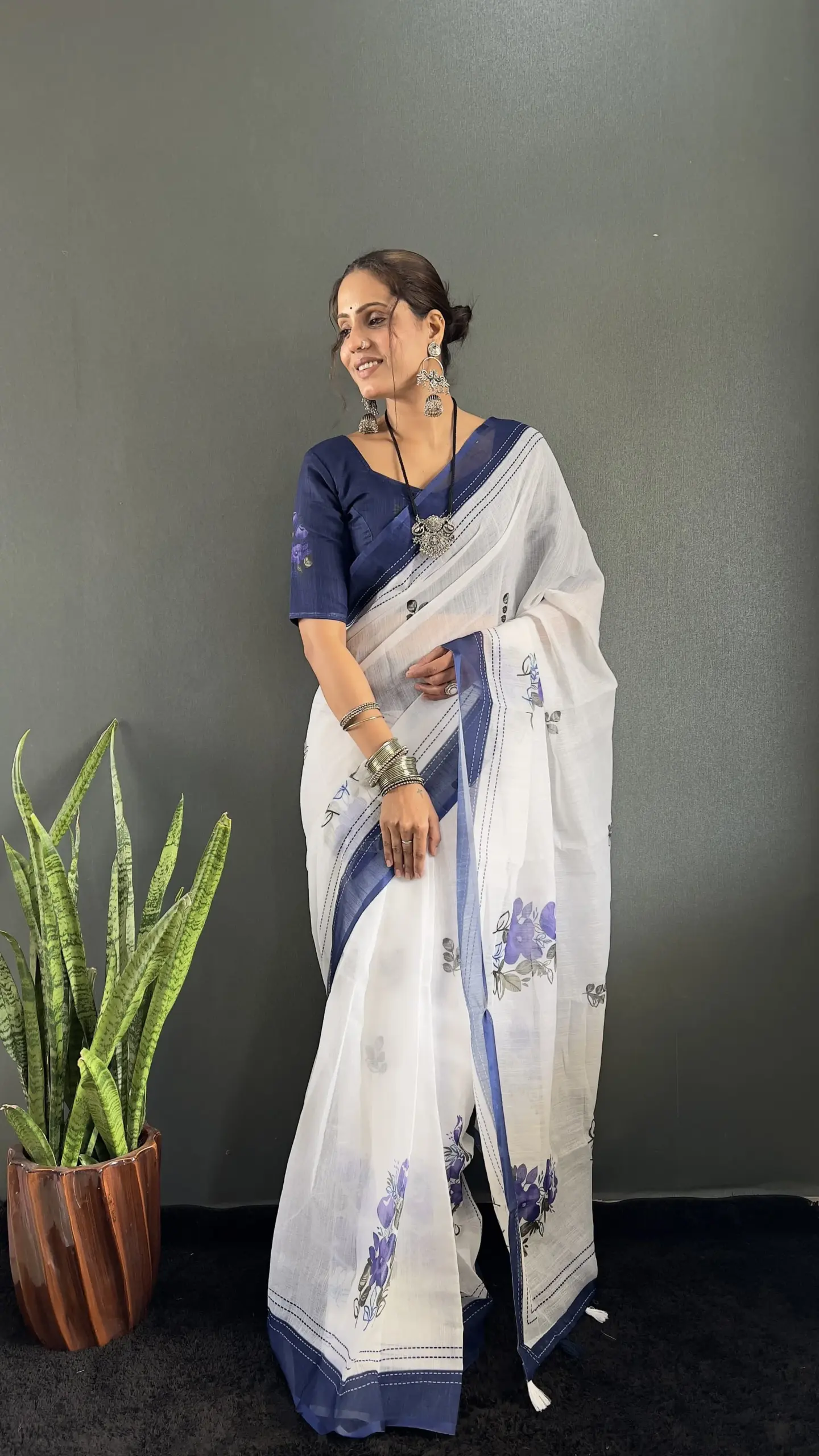 Readymade Linen Saree for Office - Image 3