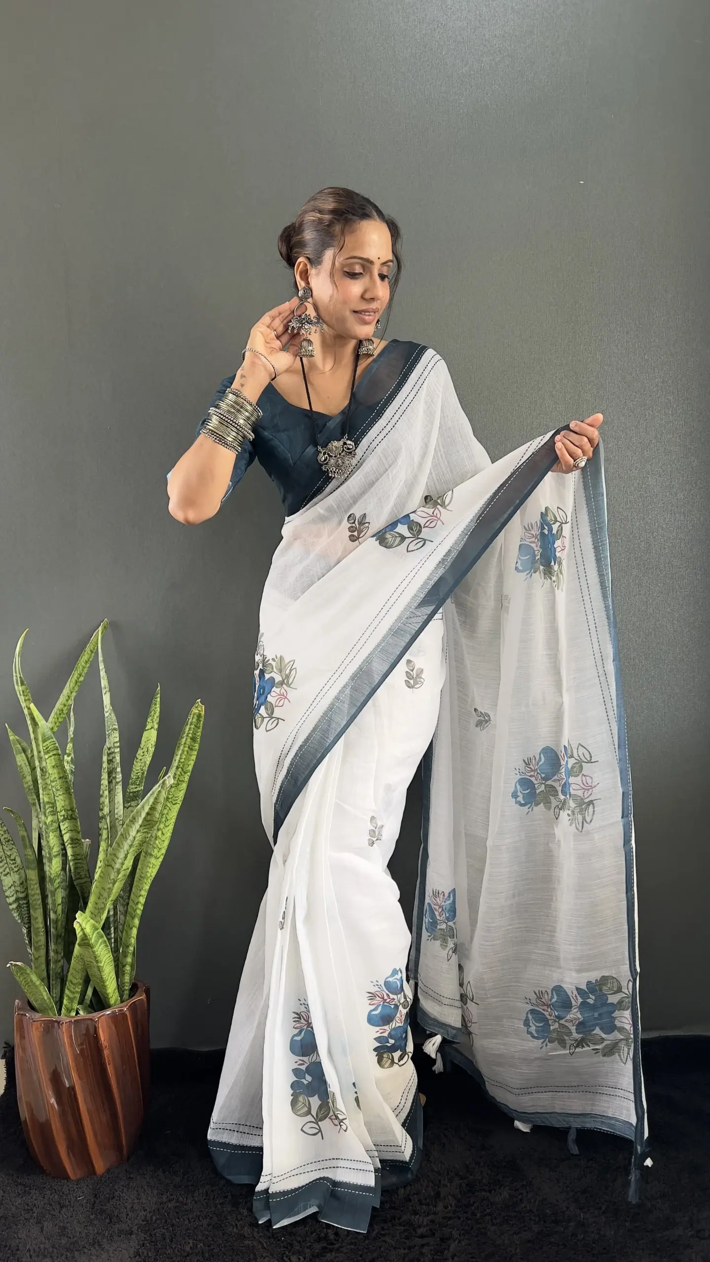Readymade Linen Saree for Office - Image 4