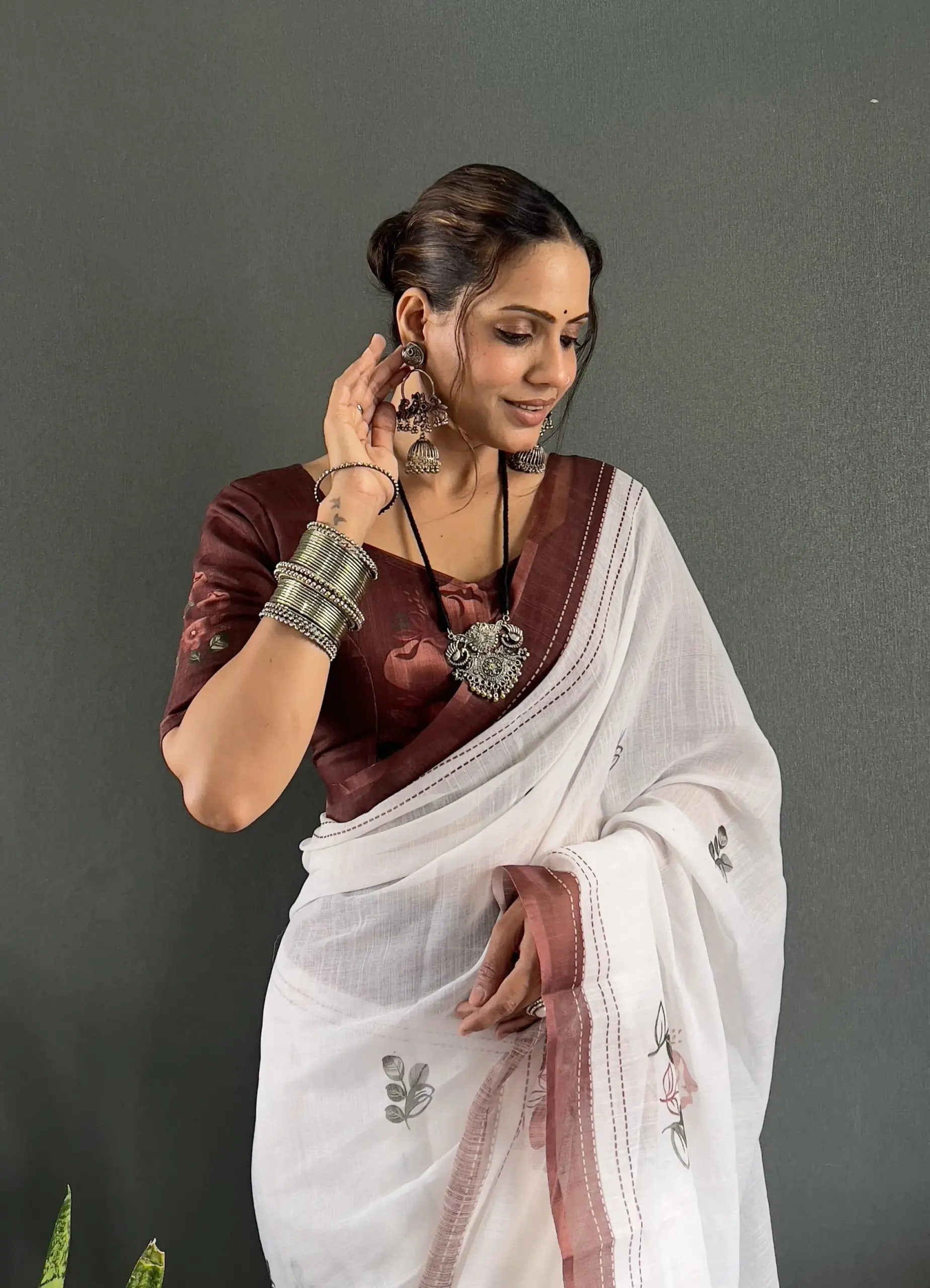 Readymade Linen Saree for Office - Image 7