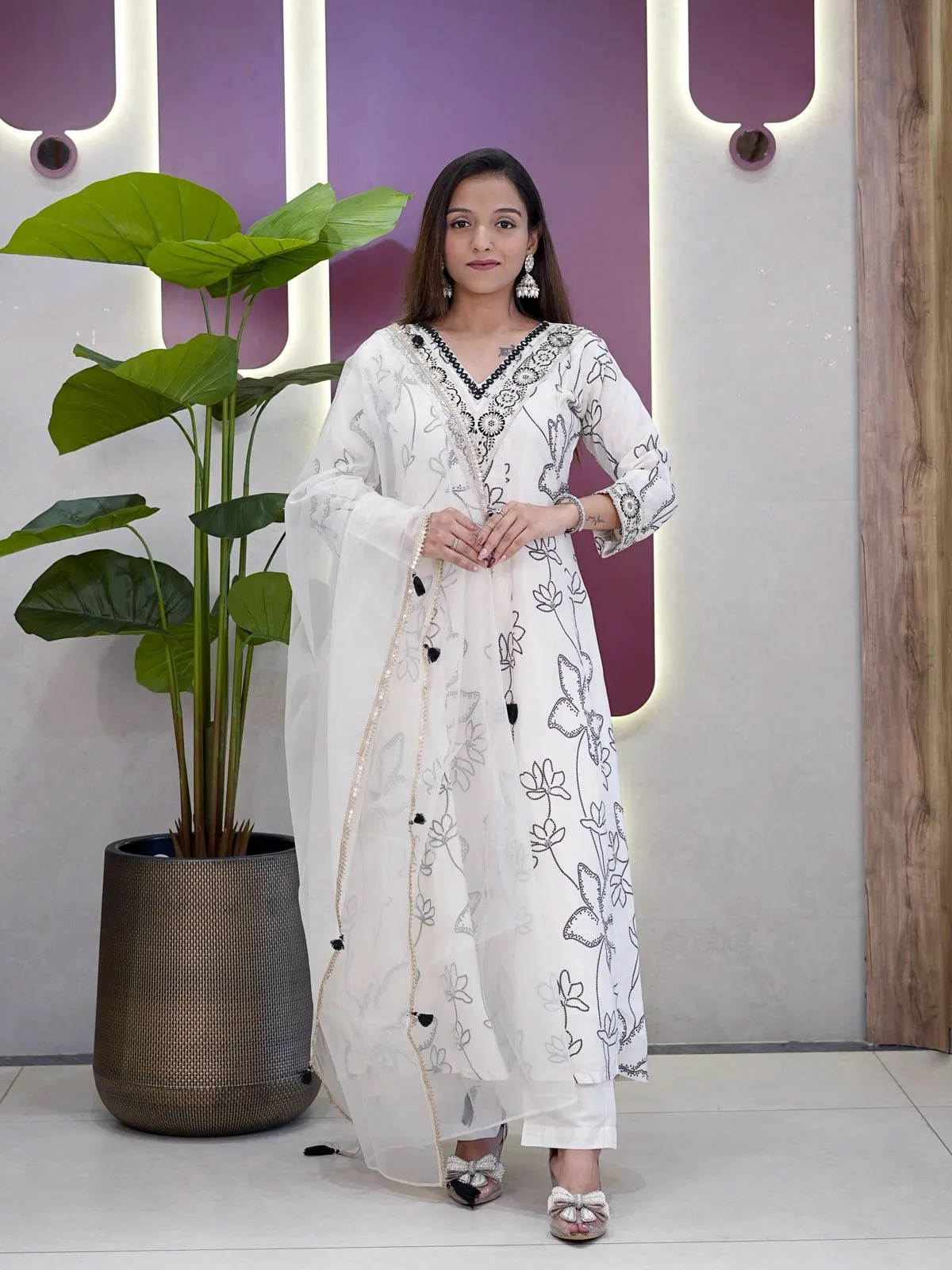 Stylish White Color Anarkali Kurti Set - Image 2