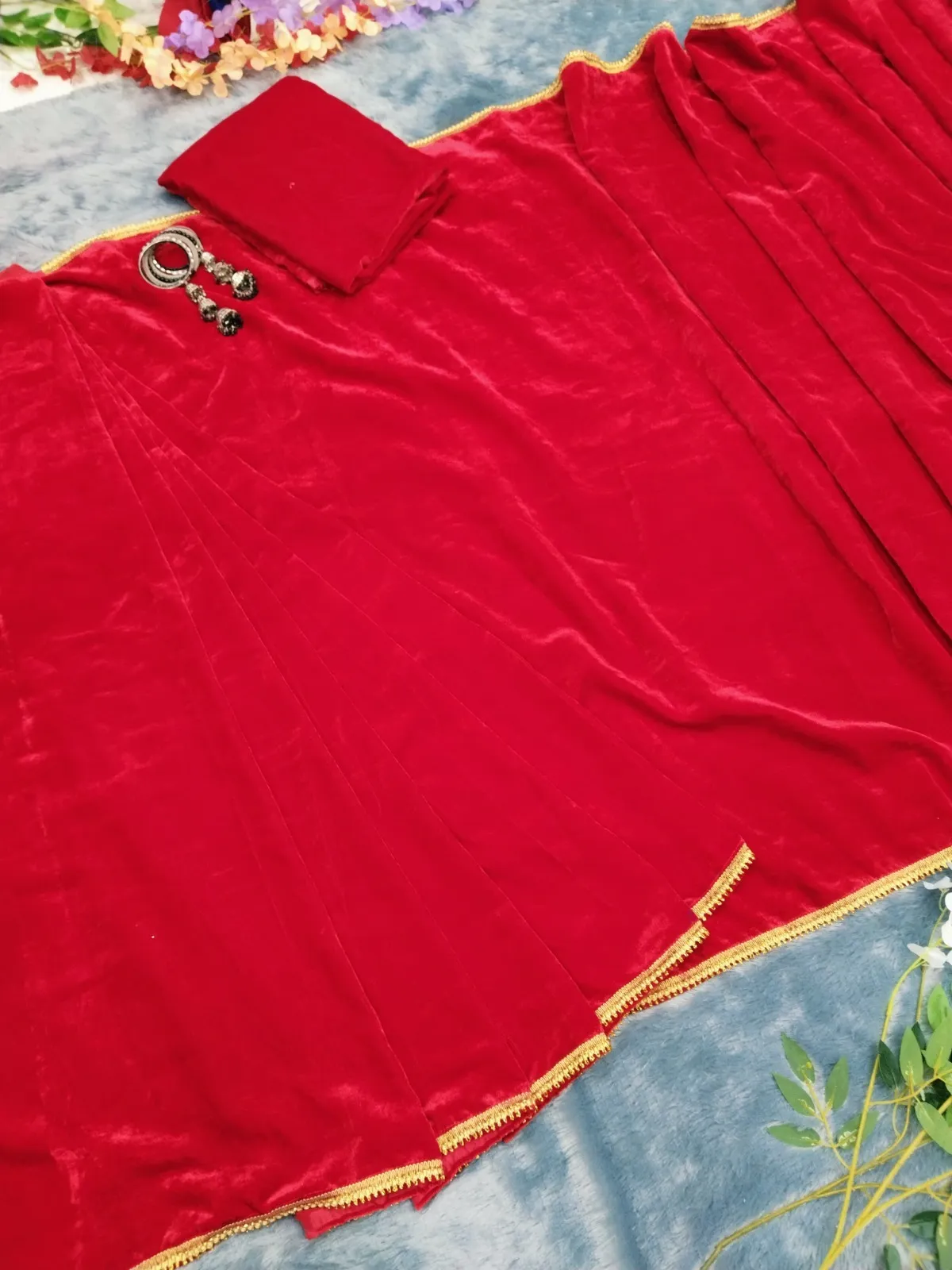 Big Boss Inspired Red Velvet Readymade Saree - Image 3