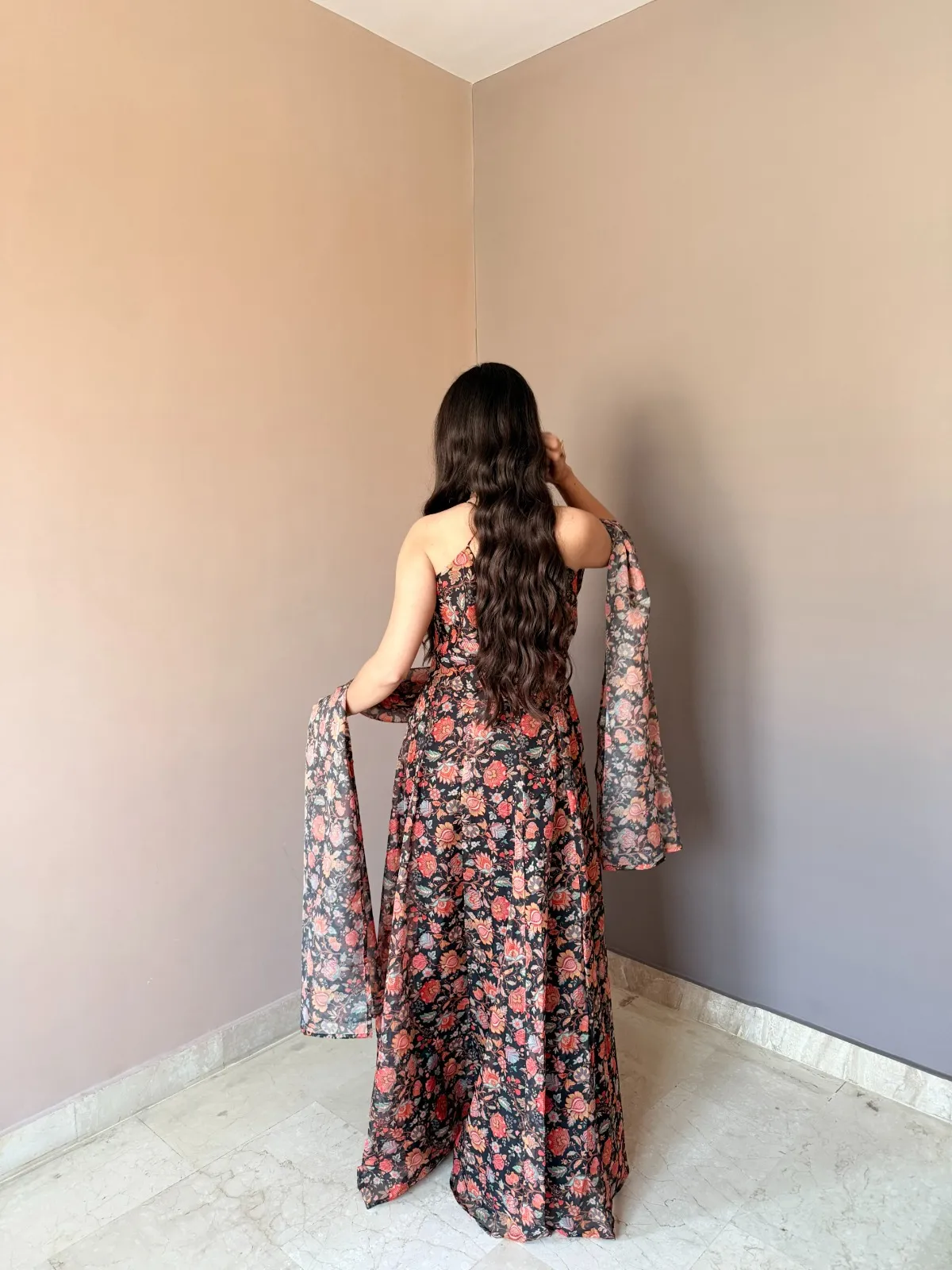 Sleeveless Gown Design for Party - Image 2