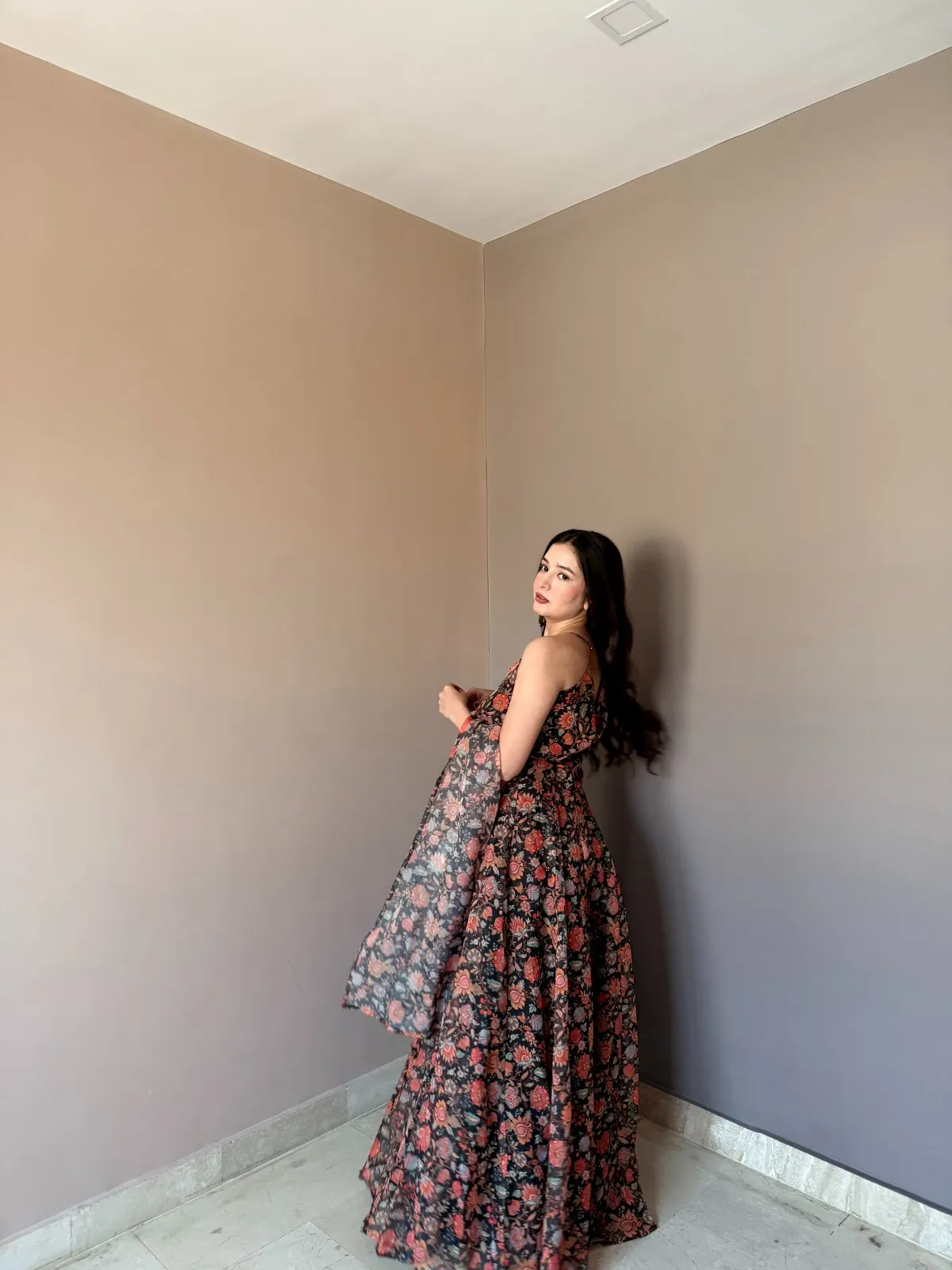 Sleeveless Gown Design for Party - Image 4