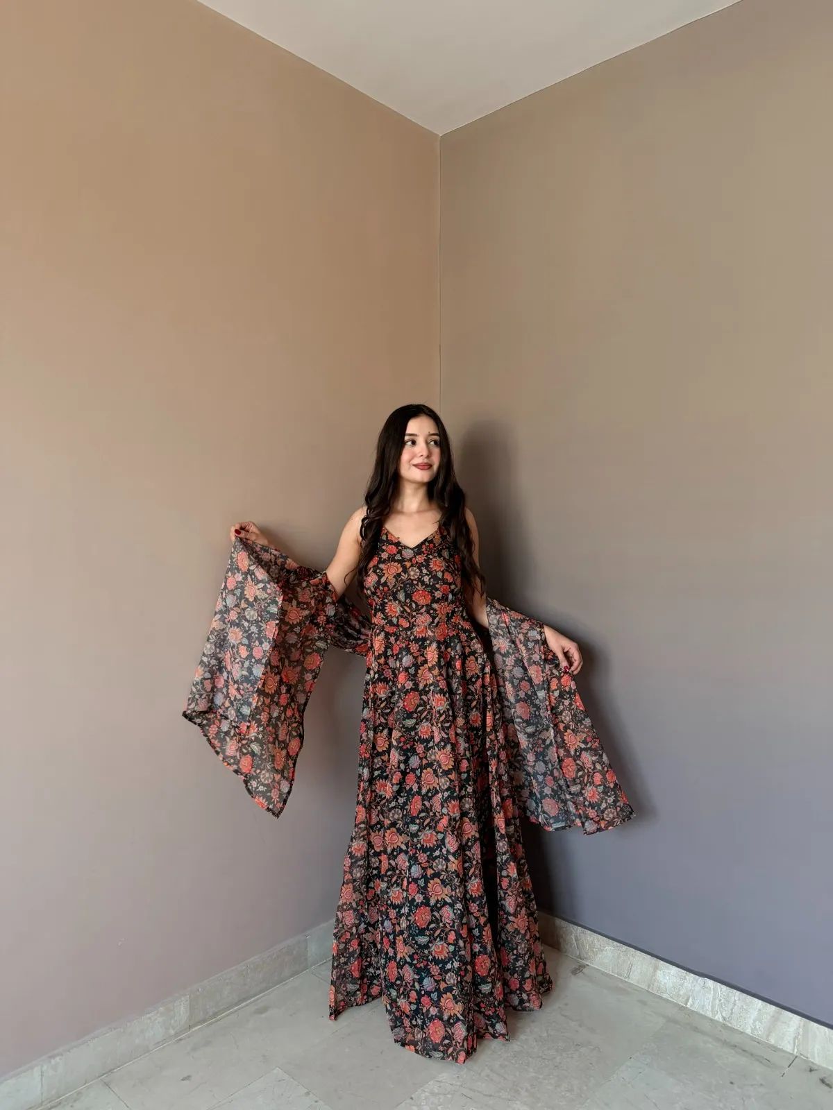 Sleeveless Gown Design for Party - Image 5