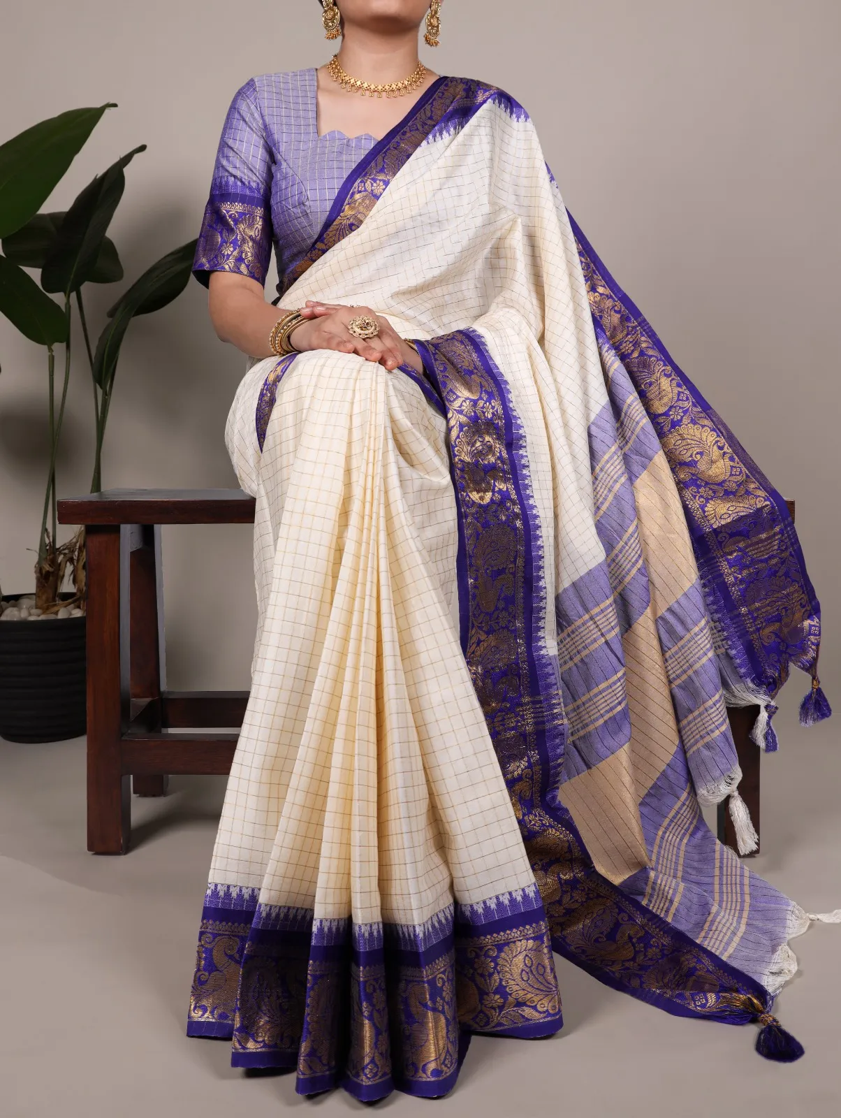 South Special Cotton chex Saree - Image 3