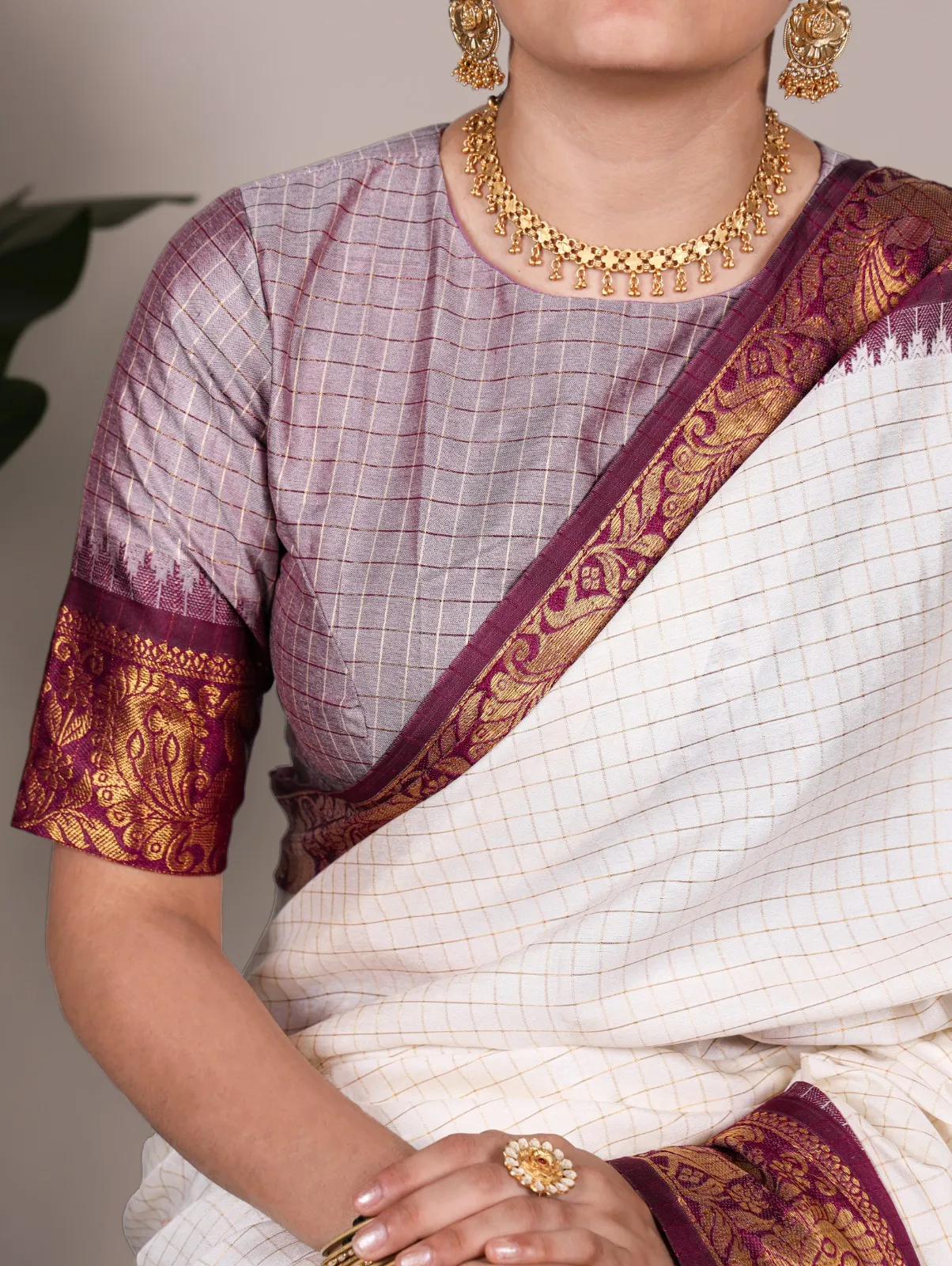 South Special Cotton chex Saree - Image 4