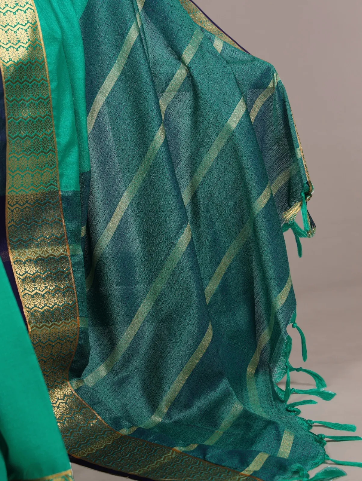 South Style Zari Weaving Green Color Saree - Image 3