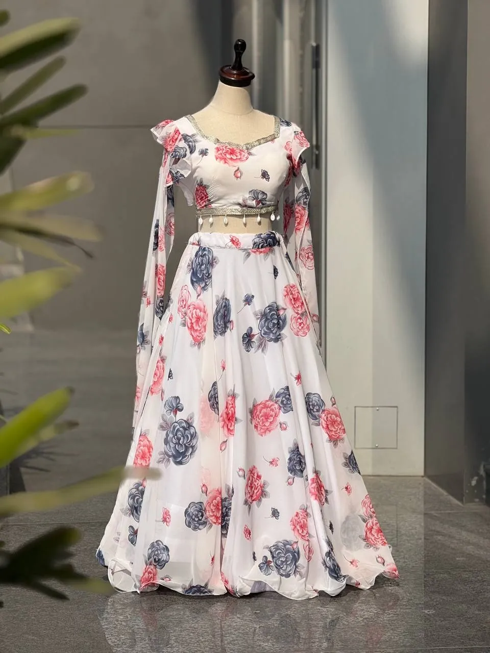 White Kalamkari Readymade Lehenga with Fancy Blouse - Image 3