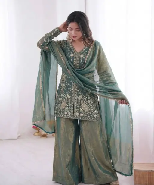 Peacock Embroidery Short Shirt Suit