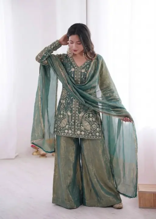 Peacock Embroidery Short Shirt Suit