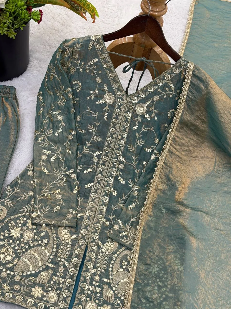 Peacock Embroidery Short Shirt Suit - Image 2