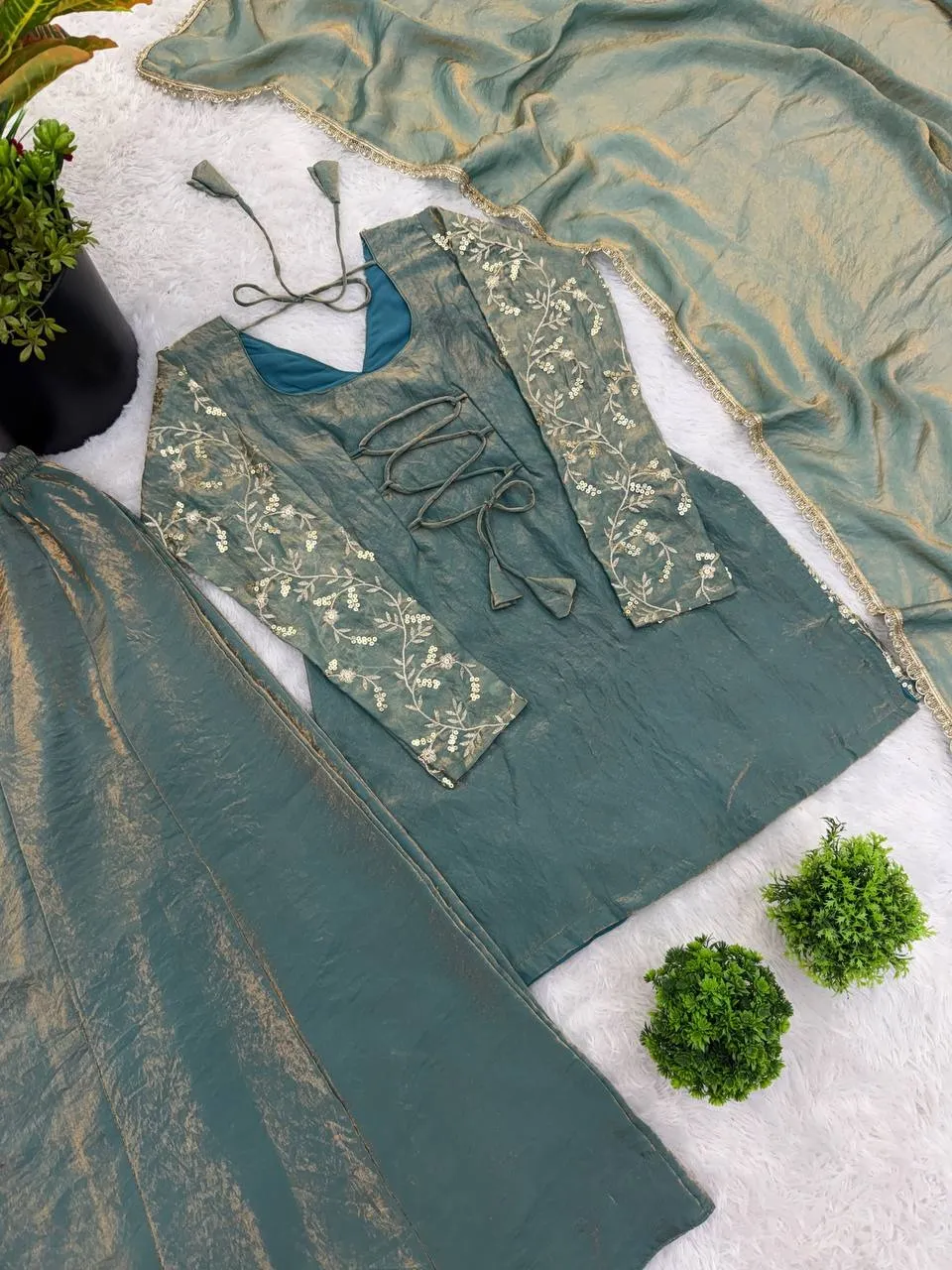 Peacock Embroidery Short Shirt Suit - Image 6