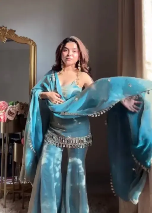 Blue Sleeveless Mirror Kurti Set