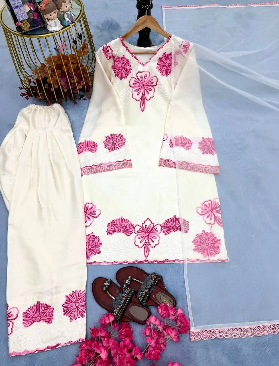 Creme Pakistan Farsi Salwar Suit for Weddings - Image 3