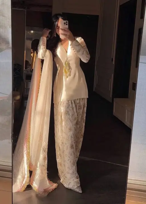 Most Beautiful Pakistani Farsi Salwar Suit