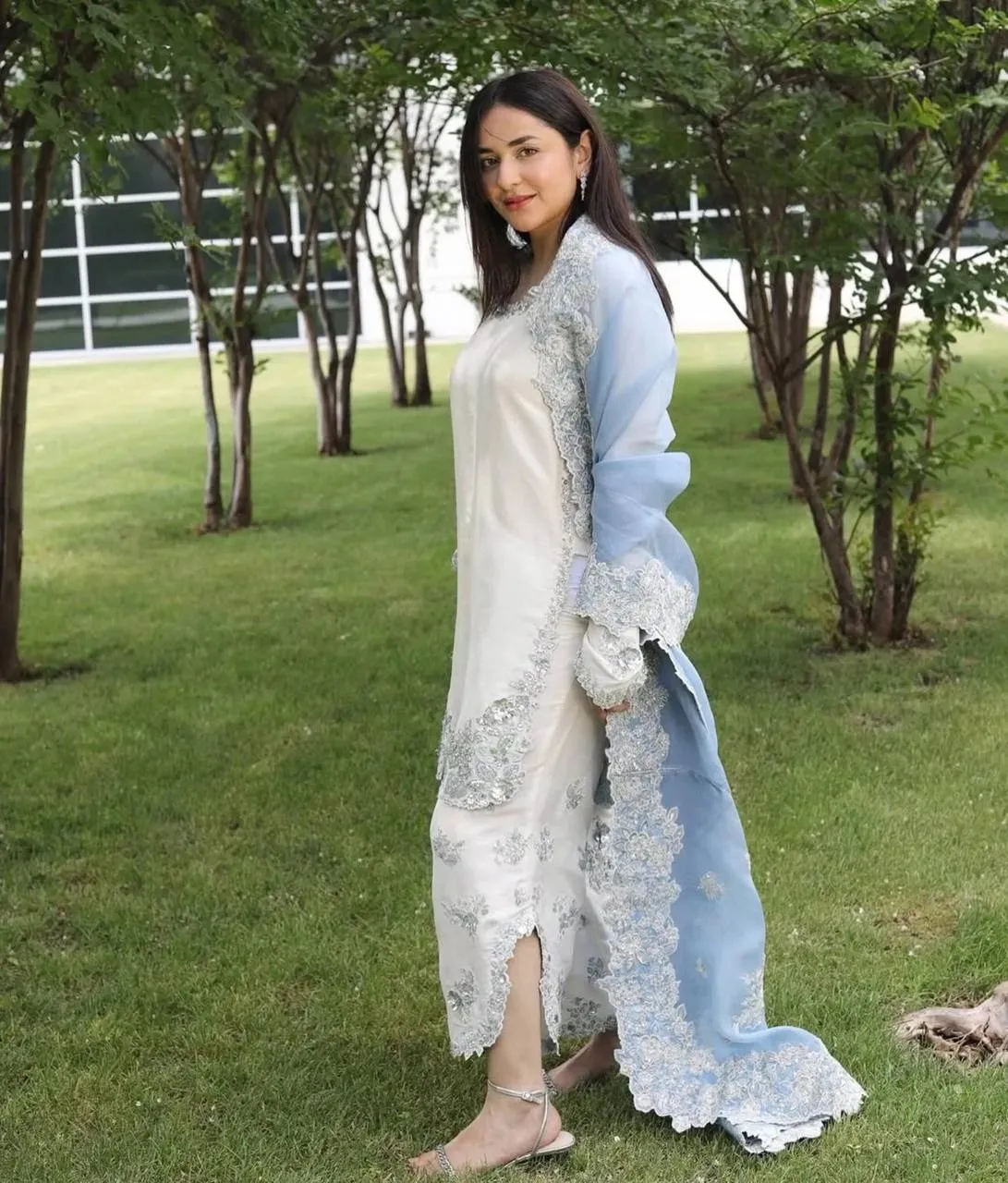 Yumna Zaidi Inspired Pakistani Salwar Suit - Image 2