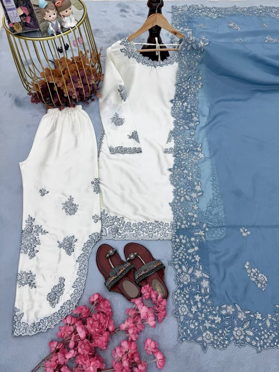 Yumna Zaidi Inspired Pakistani Salwar Suit - Image 5