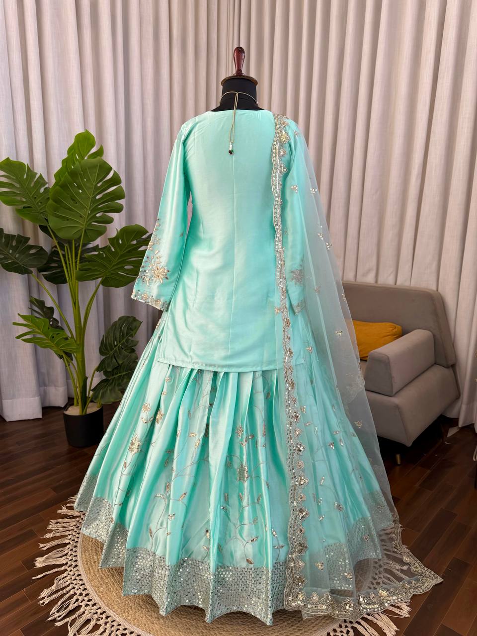Aamna Sharif Inspired Blue Skirt Suit - Image 4