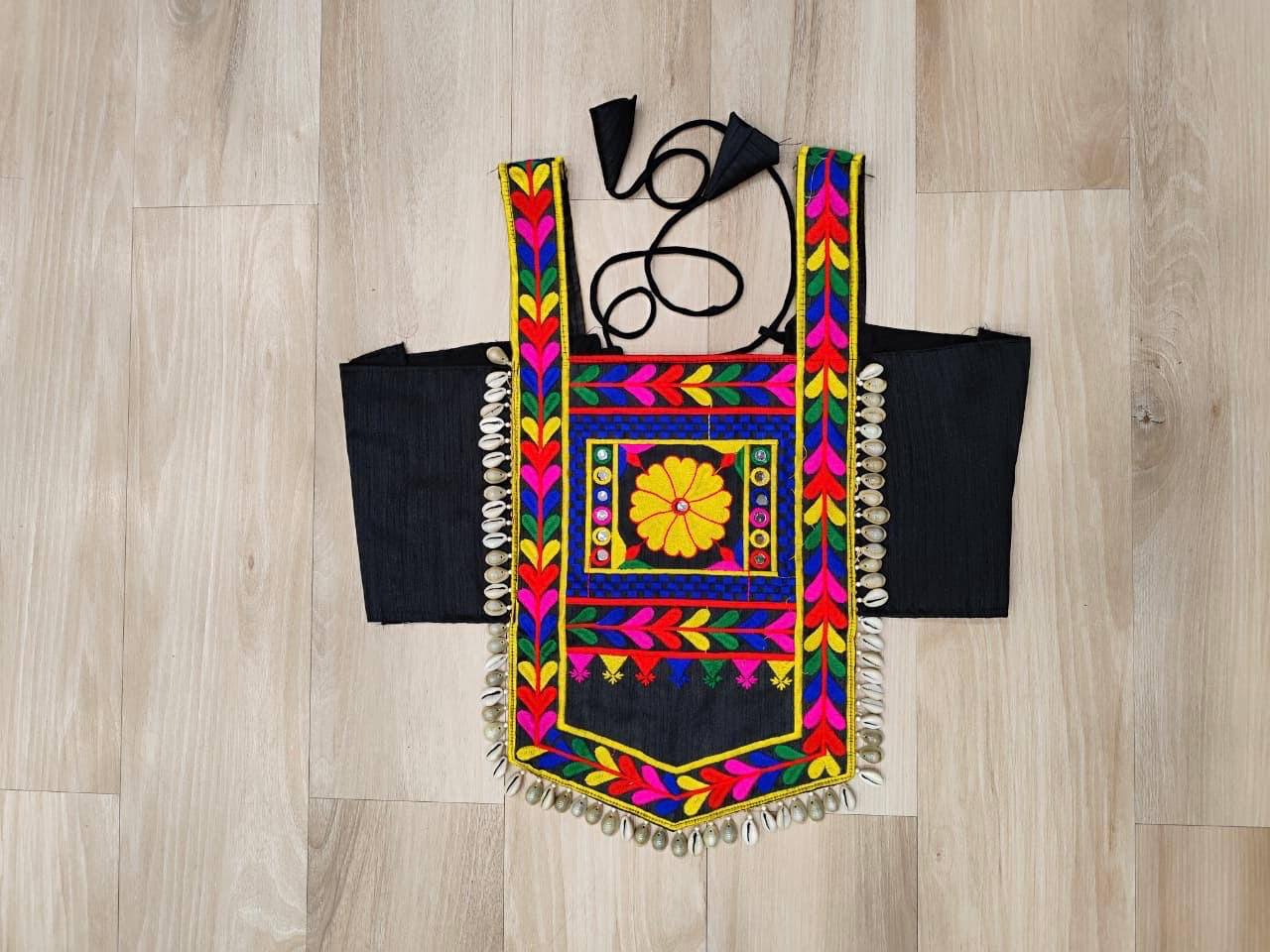 Black Color Sleeveless Navratri Wear Choli - Image 4