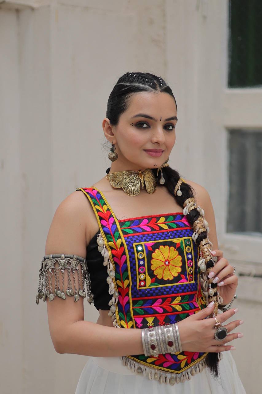 Black Color Sleeveless Navratri Wear Choli - Image 2