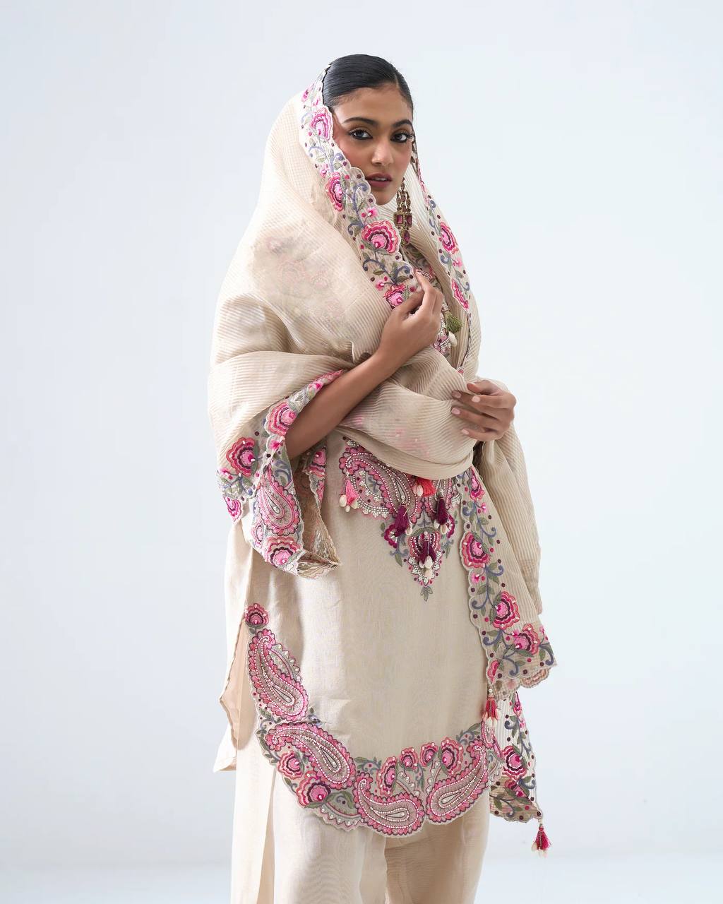 Creme Pakistani Style Farsi Salwar Suit - Image 2