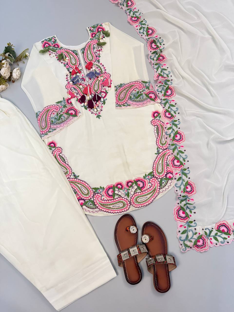 Creme Pakistani Style Farsi Salwar Suit - Image 3
